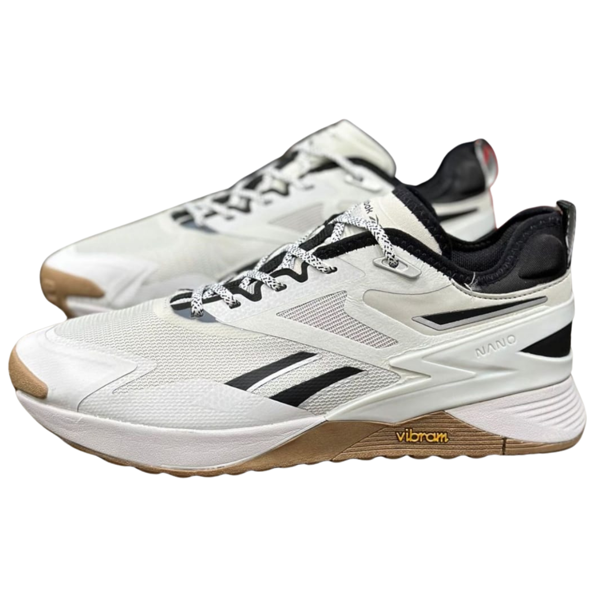 TENIS REEBOK NANO X3 ADVENTURE HOMBRE: Resistencia y Comodidad para tus Aventuras Los TENIS REEBOK NANO X3 ADVENTURE HOMBRE son la elección ideal para los hombres que buscan un calzado versátil, cómodo y resistente para enfrentar cualquier desafío. Diseñados específicamente para actividades al aire libre, estos tenis ofrecen un equilibrio perfecto entre durabilidad, soporte y estilo. En Onlineshoppingcenterg, te explicaremos por qué los Reebok Nano X3 Adventure son la mejor opción para tus aventuras. ¿Por qué Elegir los TENIS REEBOK NANO X3 ADVENTURE HOMBRE? Los TENIS REEBOK NANO X3 ADVENTURE HOMBRE son conocidos por su diseño robusto y multifuncional. Están diseñados para brindar soporte en terrenos difíciles y ofrecer una comodidad excepcional durante todo el día. Aquí te presentamos algunas razones clave para elegir estos tenis: 1. Diseño y Durabilidad Excepcional Los Reebok Nano X3 están construidos con materiales de alta calidad que garantizan su durabilidad. Ya sea que estés practicando crossfit, corriendo en terrenos irregulares o simplemente caminando por la ciudad, estos tenis están diseñados para soportar todo tipo de condiciones. 2. Comodidad para Todo el Día Uno de los aspectos más destacados de los TENIS REEBOK NANO X3 ADVENTURE HOMBRE es su comodidad. Gracias a su tecnología de amortiguación avanzada y su ajuste ergonómico, estos tenis te permiten disfrutar de tus actividades sin molestias.